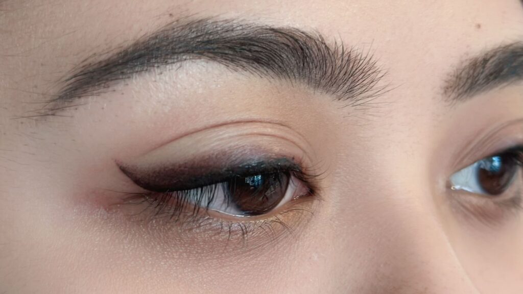 Permanent makeup consultation discussing permanent eyeliner treatment, safety, healing, and expected results.