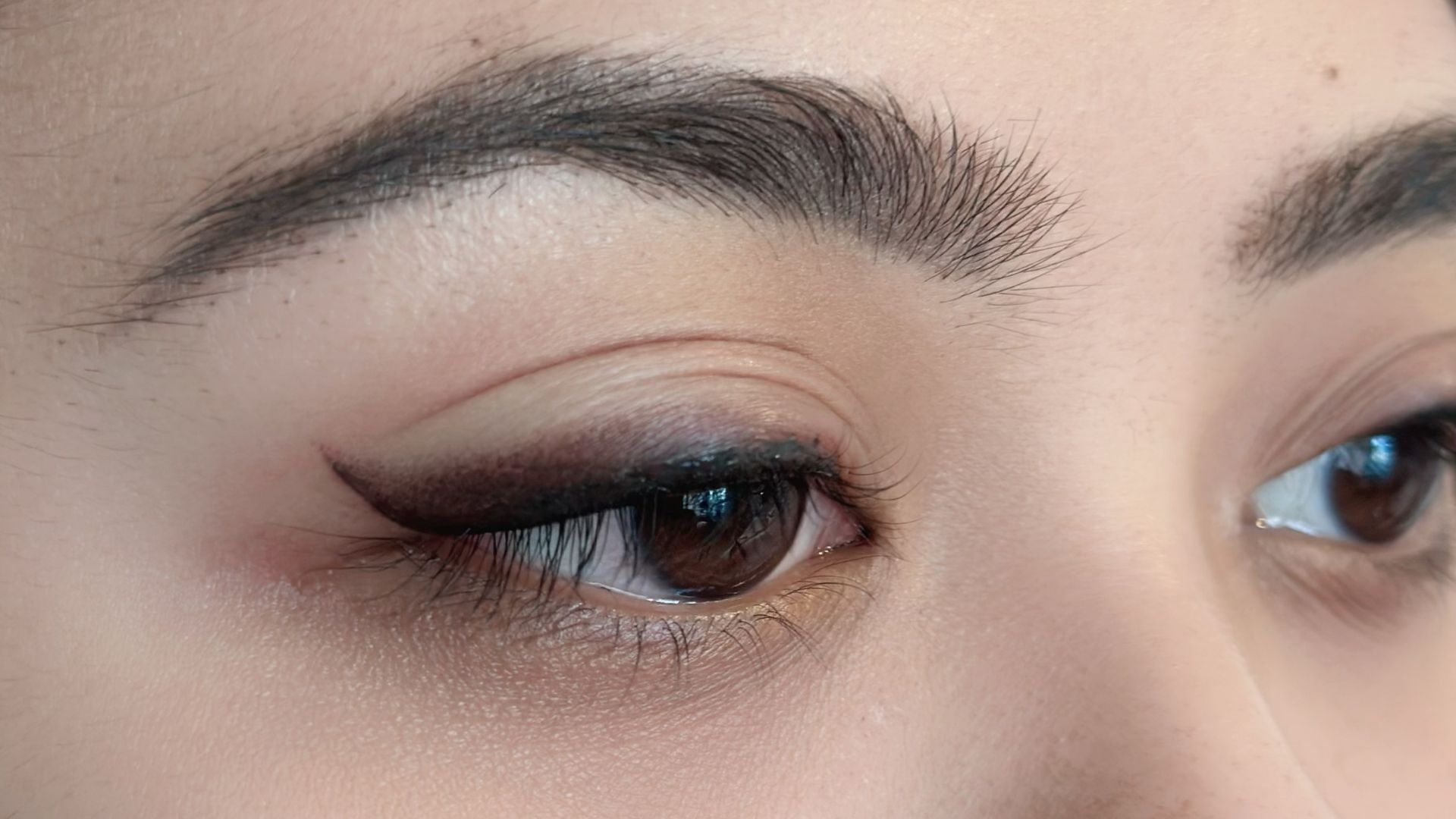 Permanent makeup consultation discussing permanent eyeliner treatment, safety, healing, and expected results.